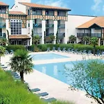 Appartamento T2 Avec Terrasse, Piscine, Parking Et Accueil Chaleureux à - Fr-1-379-144 *
