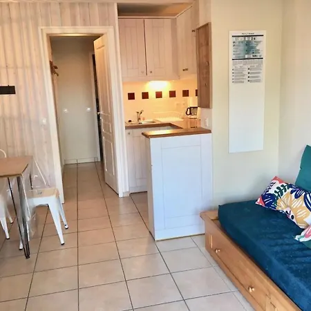 T2 Avec Terrasse, Piscine, Parking Et Accueil Chaleureux à - Fr-1-379-144 Appartamento