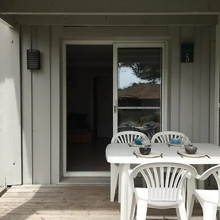 T2 Avec Terrasse, Piscine, Parking Et Accueil Chaleureux A - Fr-1-379-144